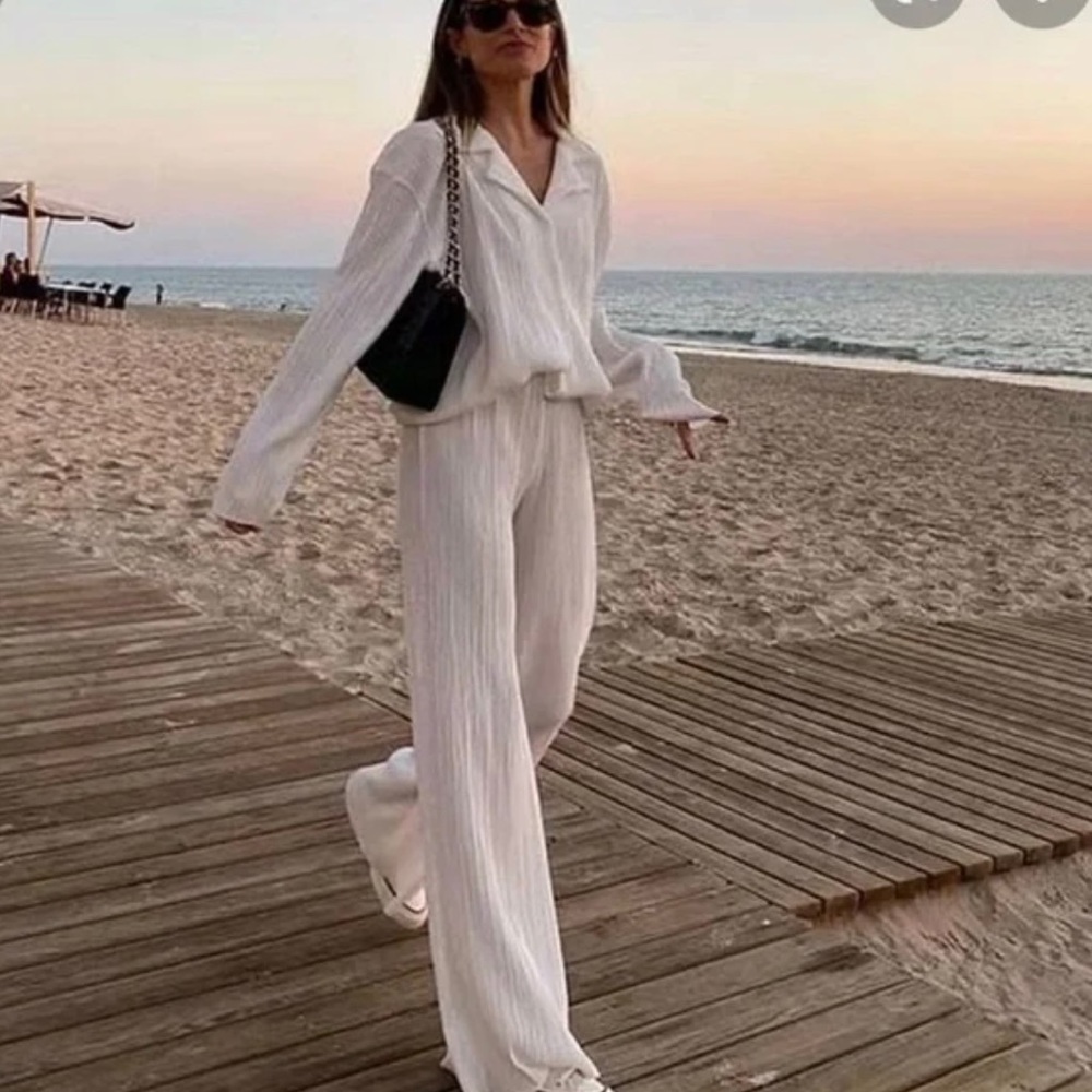 ⭐️ Zara White Plisse Pants - Size Small ⭐️